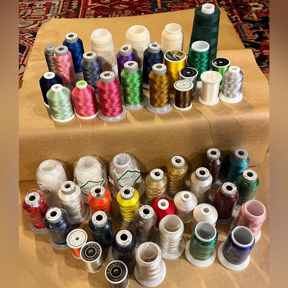 Embroidery thread: 29 new: 21 1000m, 5 300m, 3 200m. 23 opened/used.